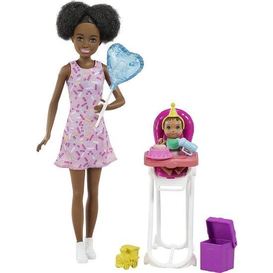 Barbie バービー Skipper Babysitters Inc. Babysitting Skipper Doll、Color-Change Baby Doll、High Chare、Partyをテーマにした子供向けの3-7歳のアクセサ