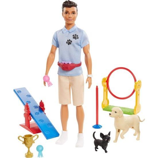 Barbie ケンドッグトレーナーは、人形、2匹の犬のフィギュア、フープリング、バランスバー、ジャンプバー、トロフィー、3歳以上の2つの勝者リボンを使用してプ