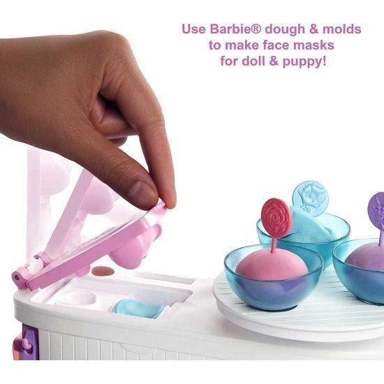 Barbie バービーフェイスマスクスパデイプレイセットブルネットバービー人形、子犬、バービー生地の3つの浴槽、10以上のアクセサリーを使用して、人形と子犬にの画像