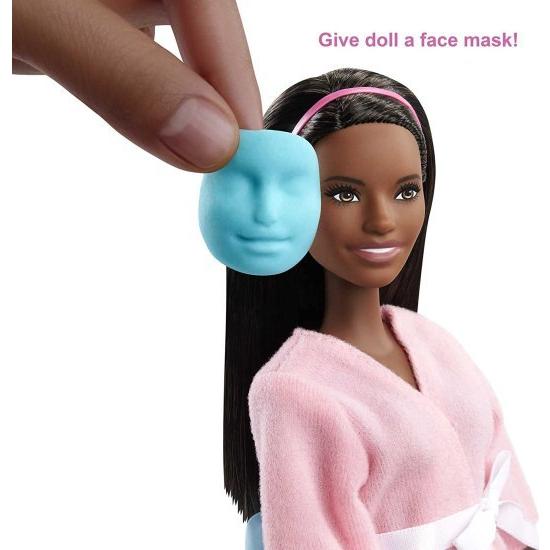 Barbie バービーフェイスマスクスパデイプレイセットブルネットバービー人形、子犬、バービー生地の3つの浴槽、10以上のアクセサリーを使用して、人形と子犬にの画像