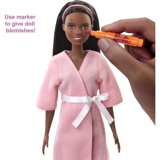Barbie バービーフェイスマスクスパデイプレイセットブルネットバービー人形、子犬、バービー生地の3つの浴槽、10以上のアクセサリーを使用して、人形と子犬にの画像