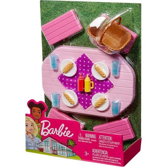 Barbie バービーの屋外家具、調整可能な座席付きのピンクのピクニックテーブル、4のホットドッグピクニックの画像