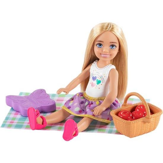 Barbie チェルシードール（6インチブロンド）、ペットの子猫、ピクニックテーブル、傘、バスケット＆アクセサリー、3-7歳のギフト付きバービーチェルシーピクの画像