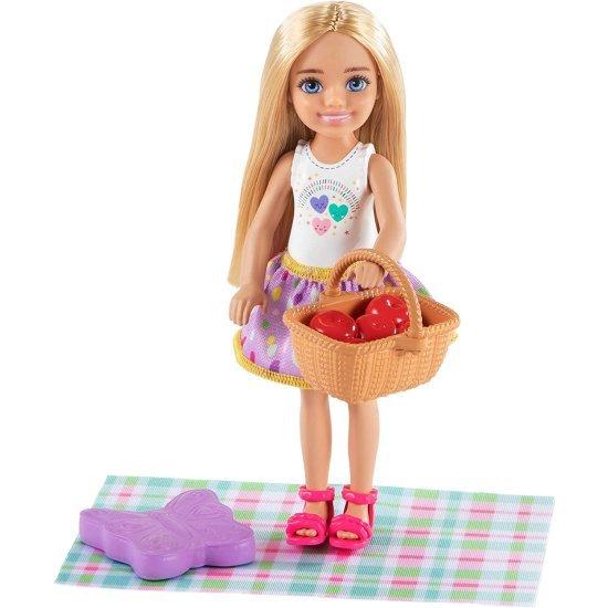 Barbie チェルシードール（6インチブロンド）、ペットの子猫、ピクニックテーブル、傘、バスケット＆アクセサリー、3-7歳のギフト付きバービーチェルシーピクの画像