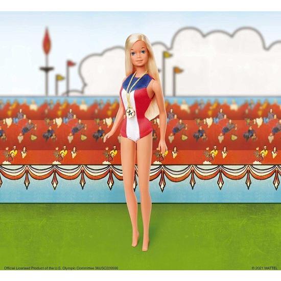 Barbie バービー1975金メダル人形の再現、オリンピックをテーマにしたワンピースと金メダルアクセサリーを着用。人形スタンドと信itiveの証明書、コレクターへ Barbie バービー1975金メダル人形の再現 オリンピックをテーマにしたワンピースと金メダルアクセサリーを着用 人形スタンドと信itiveの証明書 Gold Medal Doll and