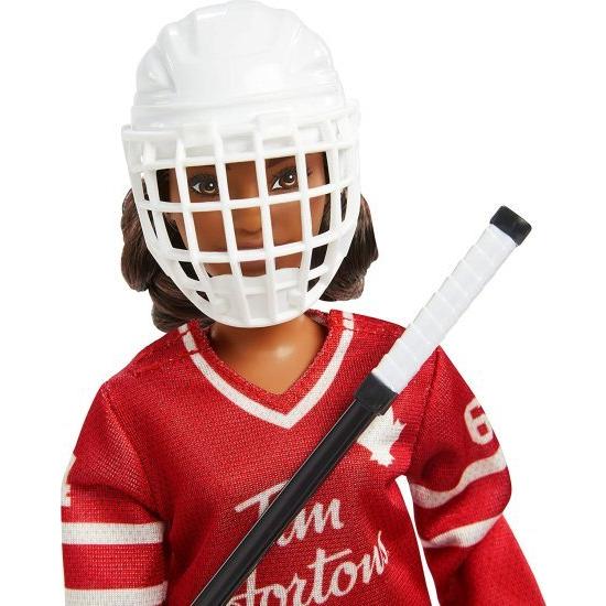 Barbie Tim Hortons 12インチカービーヘアバービー人形 - ホッケーユニフォームの収集可能なバービー人形、6歳以上の人形スタンドと信頼性の証明書付きの画像