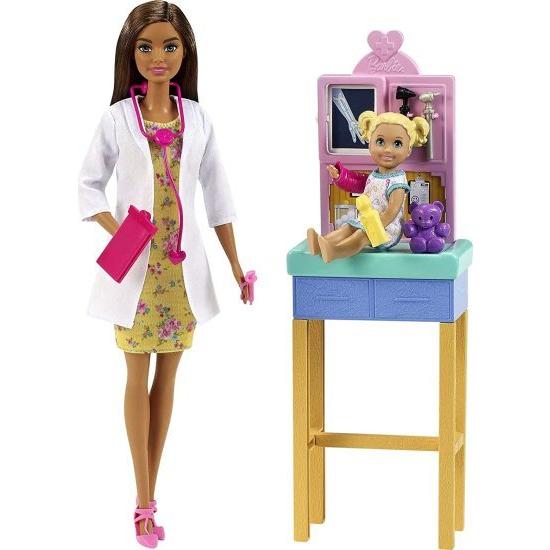 Barbie バービー小児科医のプレイセット、ブルネット人形（12インチ）、試験テーブル、X線、聴診器、ツール、クリップボード、患者人形、テディベア、3歳の年