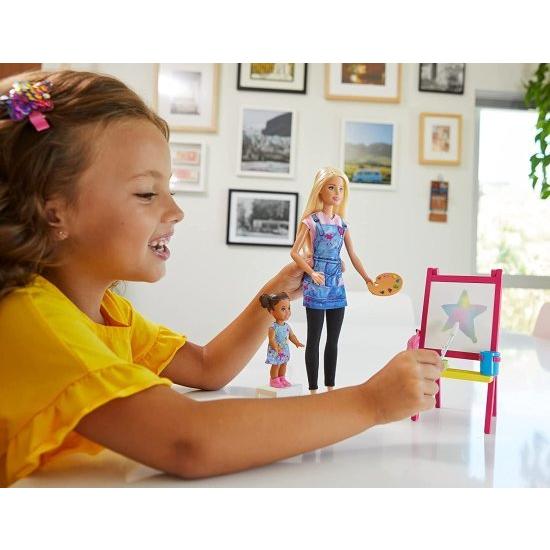 Barbie バービーアートの先生は、金髪の人形、幼児人形、カラーチェンジ機能を備えたイーゼル、パレット、ブラシ、コンテナ、3歳以上のステップスツール_1