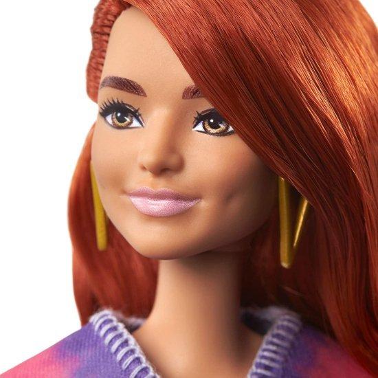 Barbie バービーファッショニスタドール＃141絞りぬフリンジドレス、ゴールデンブーツ、イヤリング、3-8歳のおもちゃを着た長い赤い髪の画像