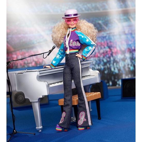 Barbie エルトンジョンバービーコレクタードール（12インチ、カーリーブロンドの髪）ボンバージャケットとフレアデニムのドールスタンドと信頼性の証明書付き_1