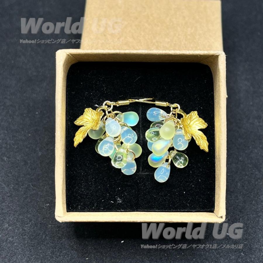 再販】ウランガラス 白ブドウピアス サージカルステンレス 長さ22mm 重  