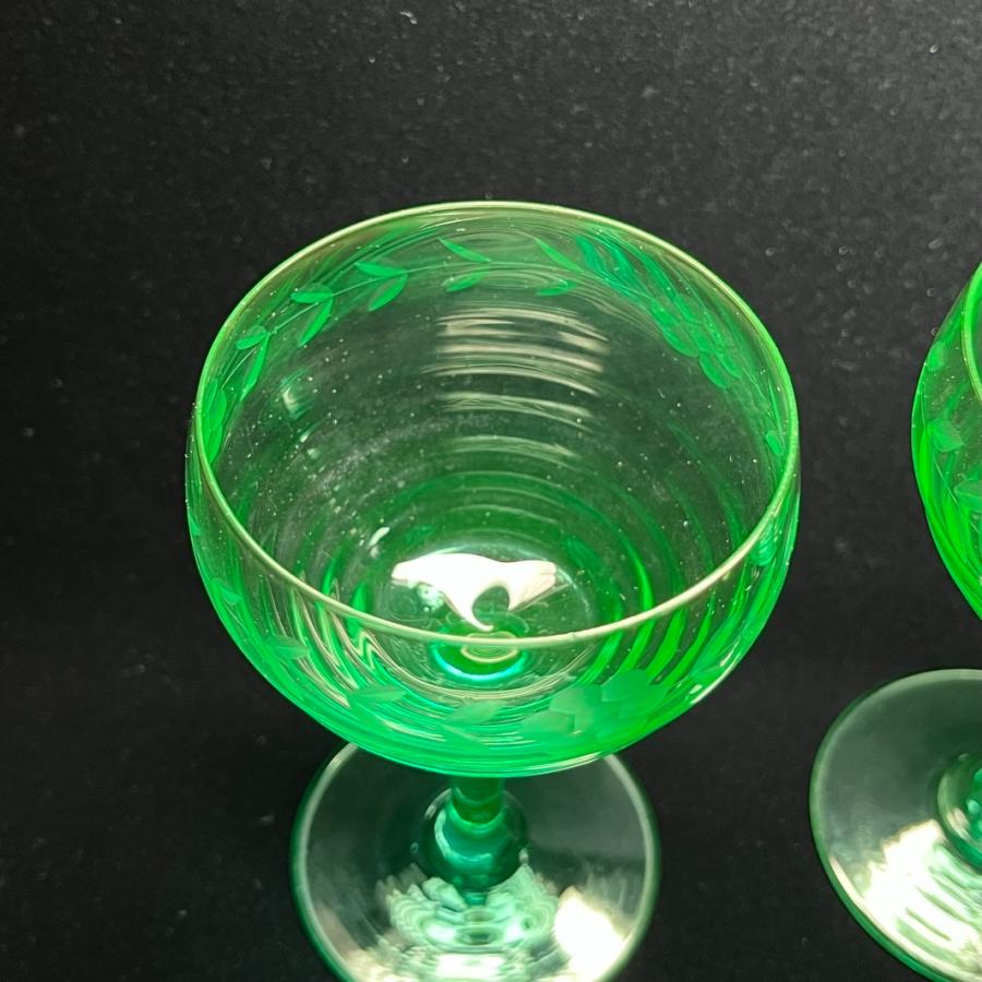 ウランガラス ビンテージ リキュールグラス 青緑色 高さ77mm 口径95mm
