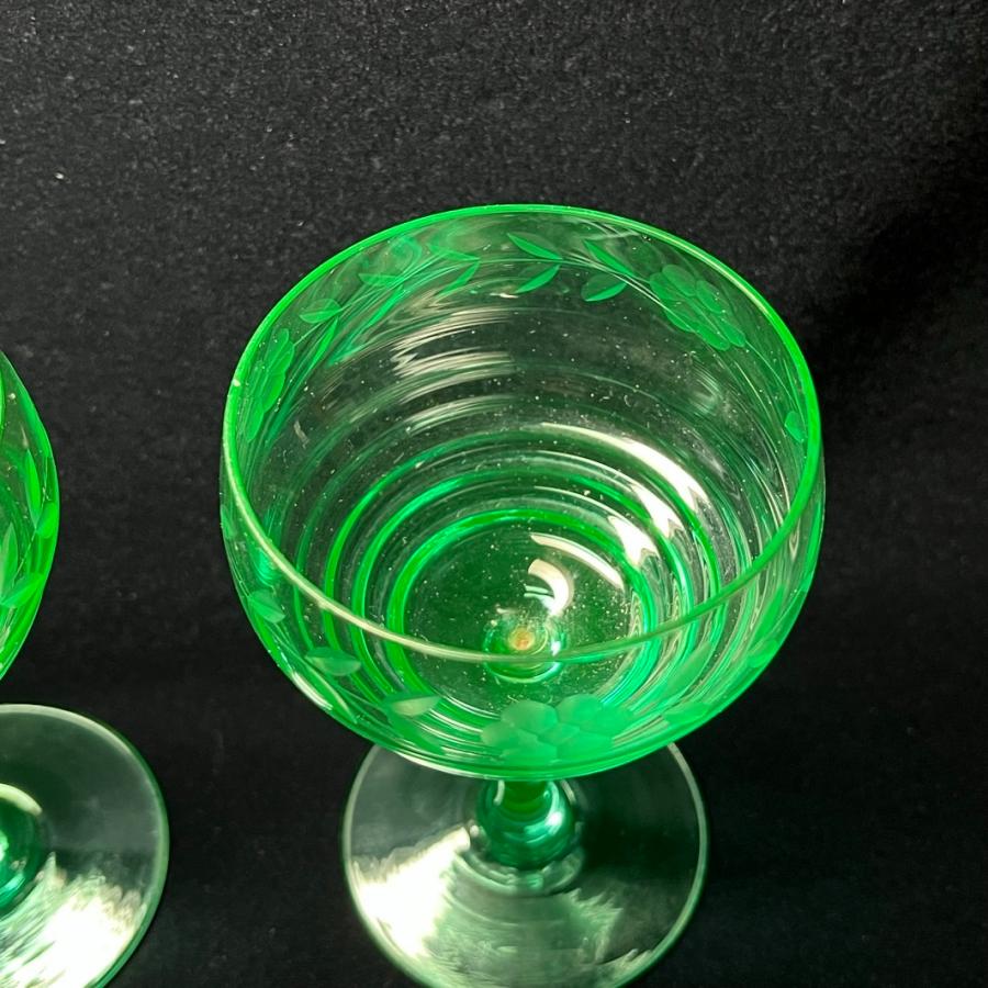 ウランガラス ビンテージ リキュールグラス 青緑色 高さ77mm 口径95mm