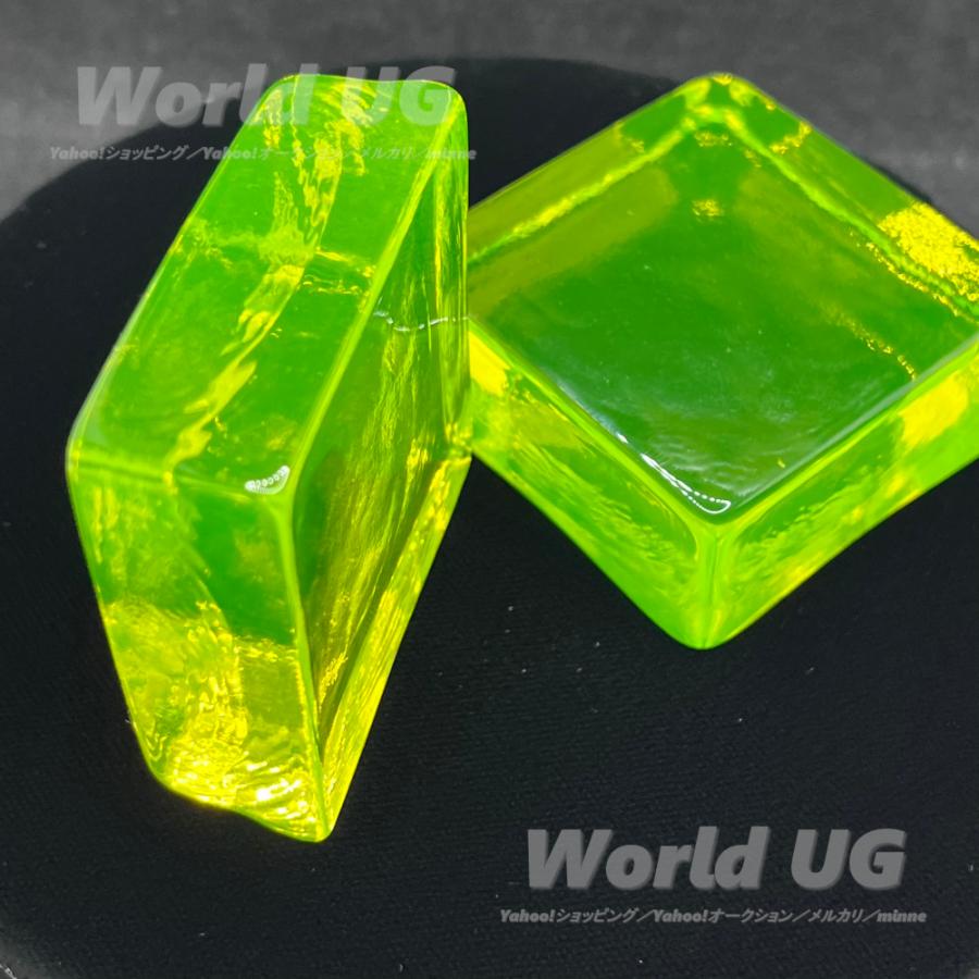 13×再入荷：ウランガラス ペーパーウェイト 48×48×20mm 100g 1個