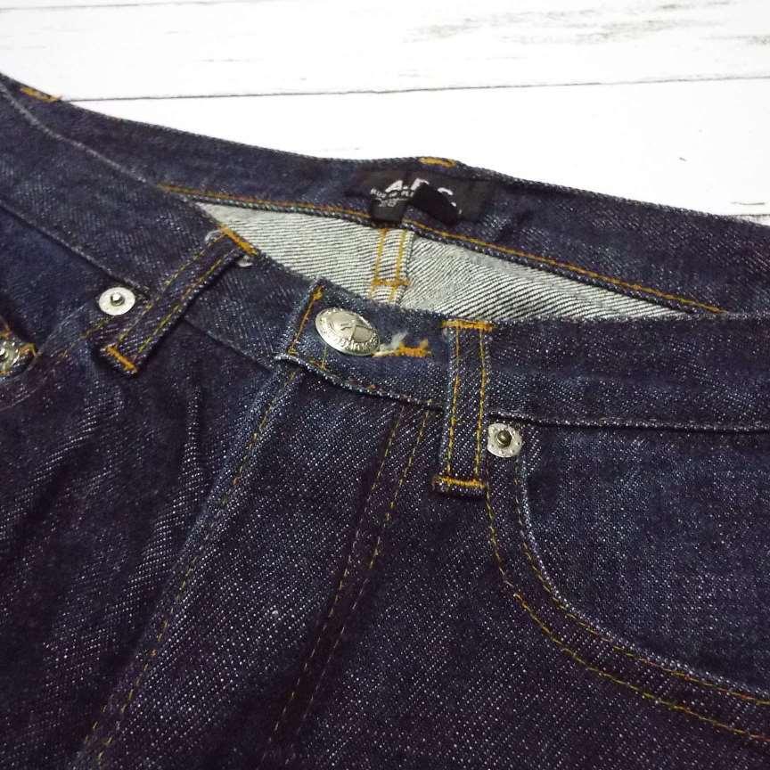 A.P.C.（アーペーセー） 【A.P.C】アーペーセー 赤耳×ボタンフライ 
