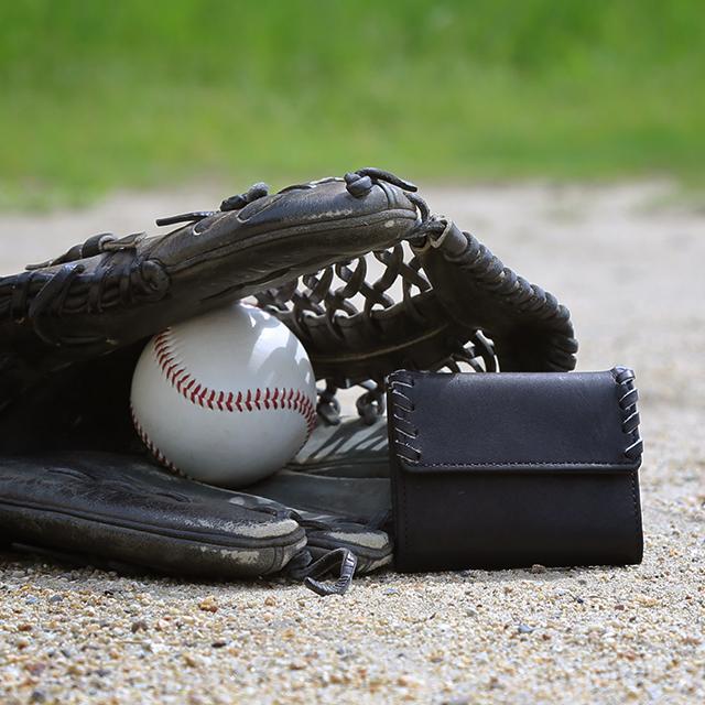 【ボールとグラブの素材からできた財布】ベースボール 三つ折り財布 野球 グローブ 極小財布 メンズ レディース 本革 雑貨 プレゼント おしゃれ ギフト |  | 03