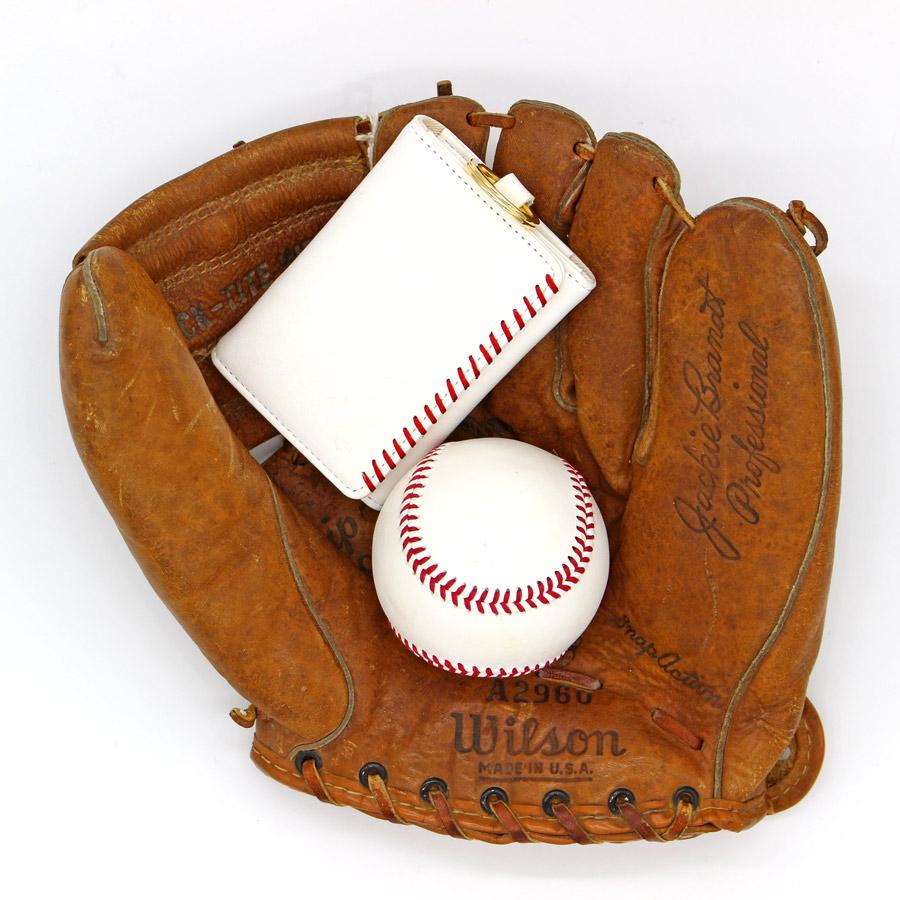 ボールとグラブの革からできたキーケース グローブ レザー 本革 硬式 ベースボール 鍵 ETCカード baseball-08 |  | 07