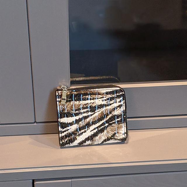 本革財布 エナメル　エナメル革　ゼブラ　鮮やか プリント革　コンパクト ファスナー財布 |  | 12