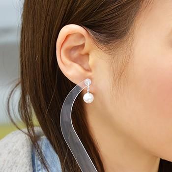 受注発注品】オーロラ花珠真珠 鑑別書付 ダイヤが並んだ スタッド 