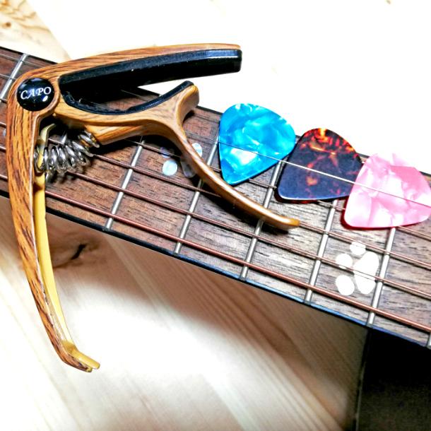 カポタスト 木目調 ギター カポ アコースティックギター ピック3枚付属