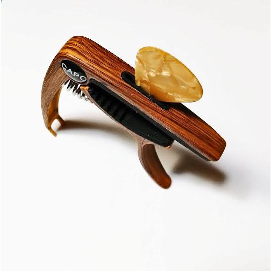 カポタスト ピッククリップ付きカポタスト 木目調 硬さの違うピック3枚