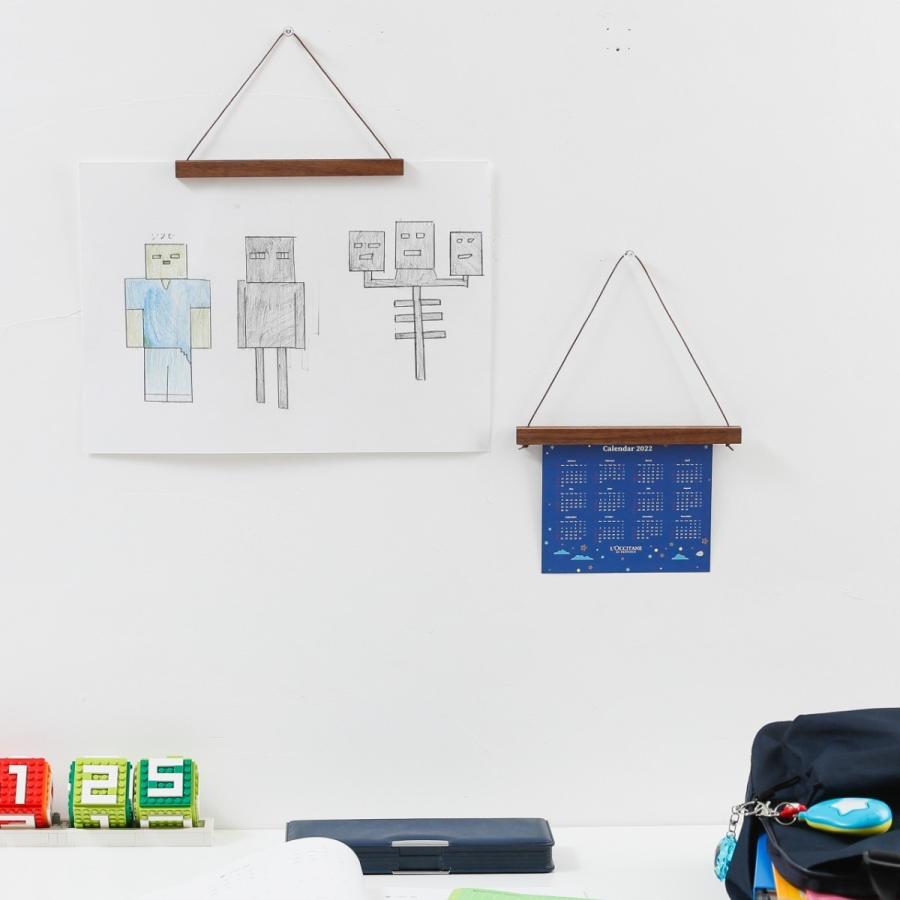 木製 壁掛け ホルダー 子供の絵 カレンダー ポスター メモ 写真 北欧 アートフレーム マルチホルダー マグネット内蔵 磁石 壁面装飾 ウォールナット 写真立て WY |  | 05