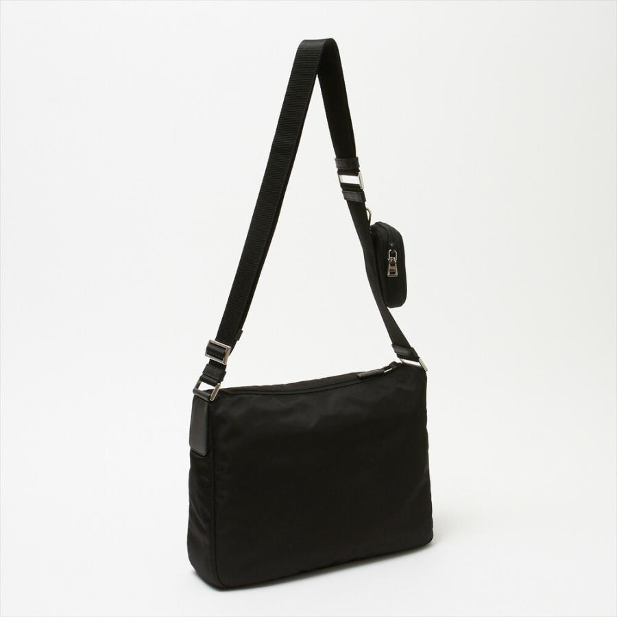 PRADA ブラック ショルダーバッグ Black Prada Traveller Medium Padded Re-nylon Bag | PRADA - United