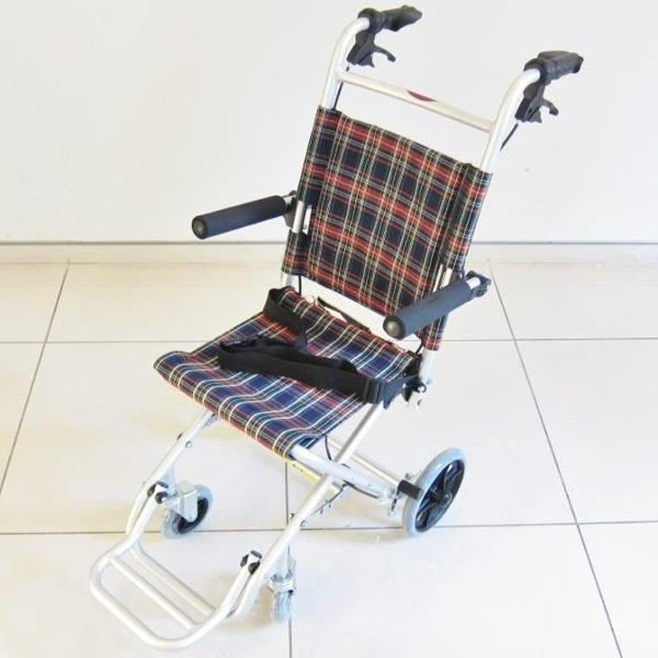 簡易式車椅子 全3色 軽量 折りたたみ コンパクト カドクラ タッチ チェック A502-AK 介助用 送料無料 :A502-AK:カドクラ
