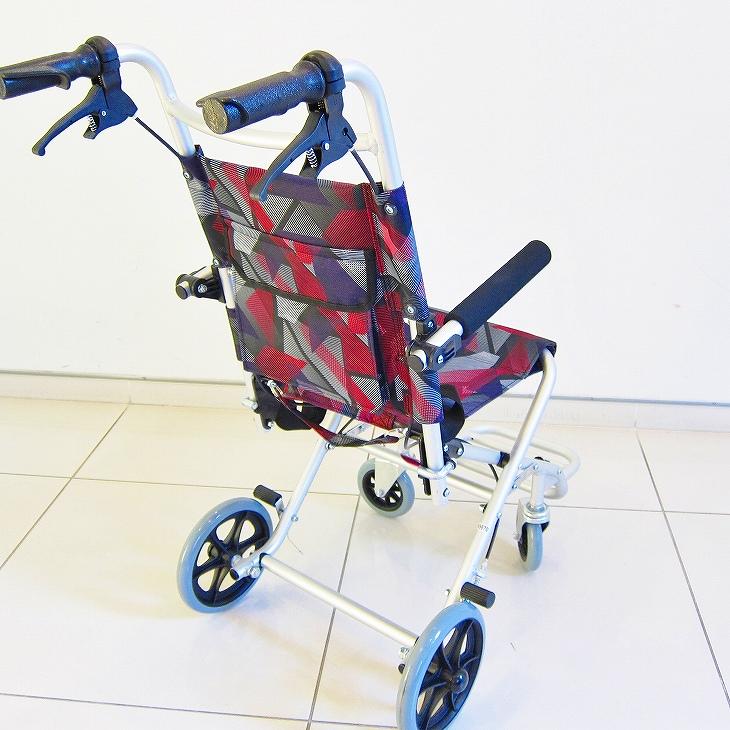 【美品、送料込み】車いす 軽量 コンパクト 介助式 簡易型 カドクラ　タッチ カドクラ 車椅子 車いす 車イス 軽量 コンパクト 介助式 簡易型
