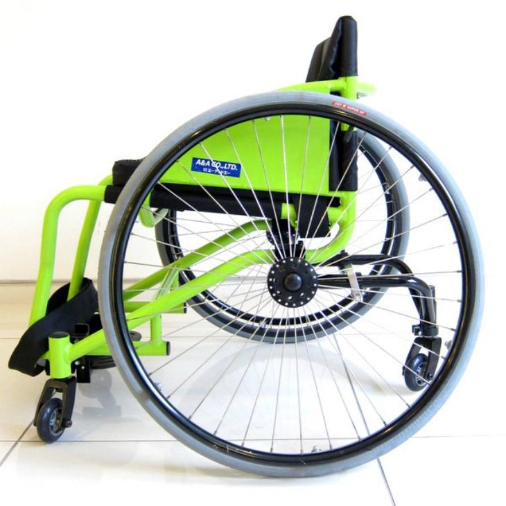 カドクラ 車椅子 車いす 車イス 軽量 コンパクト 自走式スポーツ 野球