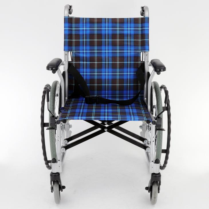 青とチェック柄 自走用車椅子 青とチェック柄 自走用車椅子