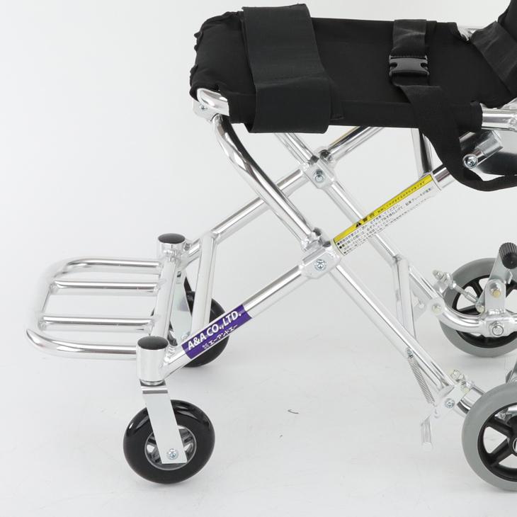 車椅子　KADOKURA 介助用　ノーパンクタイヤ 車椅子 KADOKURA 介助用 ノーパンクタイヤ