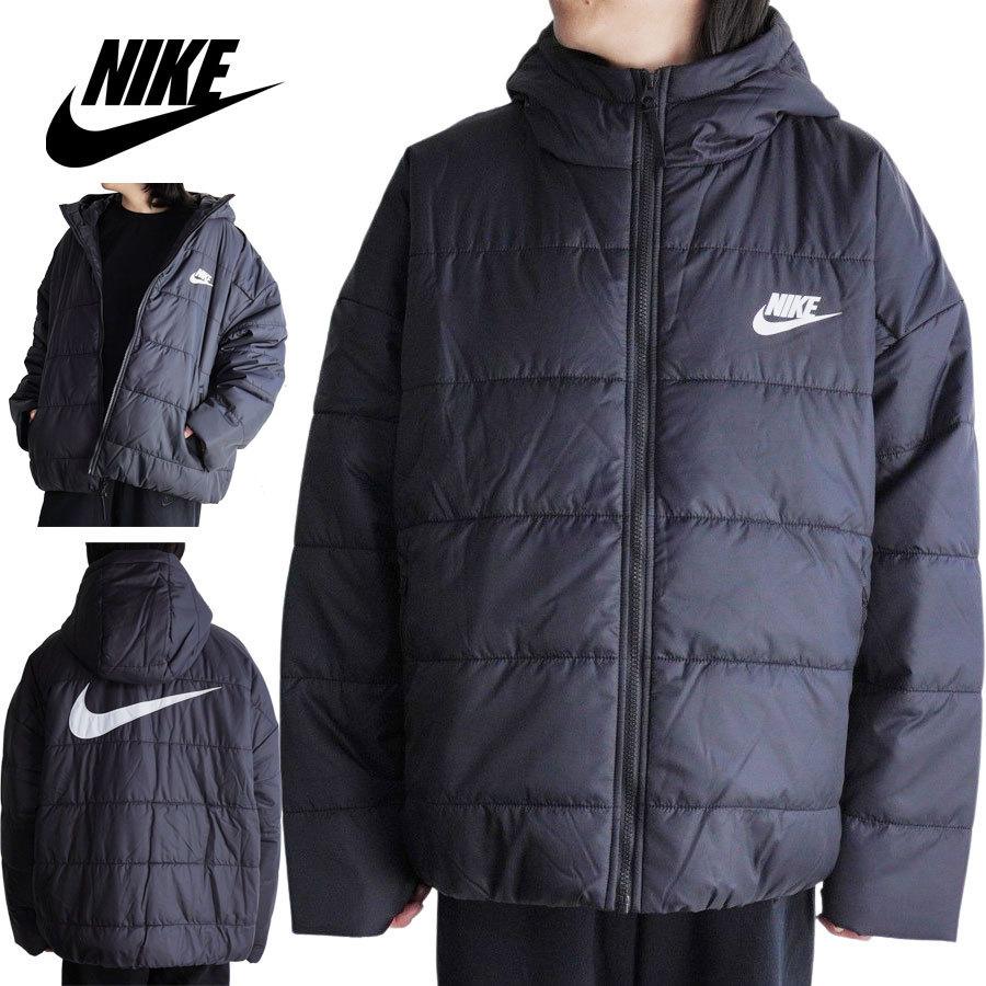 21高い素材 ボックスシルエットでゆったりと着たいインサレーションジャケッ ナイキ Nikeレディース ジャケットcore Sym Jacketblack ブラック 黒 白 スウッシュ ロゴ ボックスシルエット ショートダウン 中綿 帽子 Savannah Osc Com