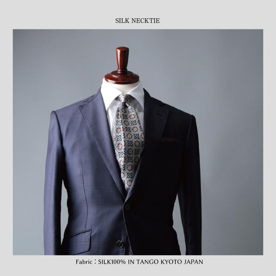 【未使用級】シャネル　ネクタイ　シルバー　ナロータイ　ハイブランド　高級シルク 未使用級】シャネル ネクタイ シルバー ナロータイ ハイブランド