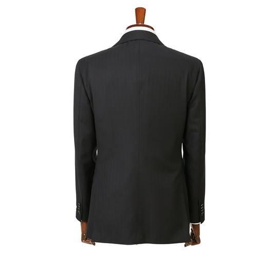 【洋服の青山】秋冬用 ブラック系 プレミアムスタイリッシュスーツ【御幸毛織】【MADE IN JAPAN】ストライプ 2ボタン 総裏 切り台場 脇当て 本切羽 重ねボタンの画像