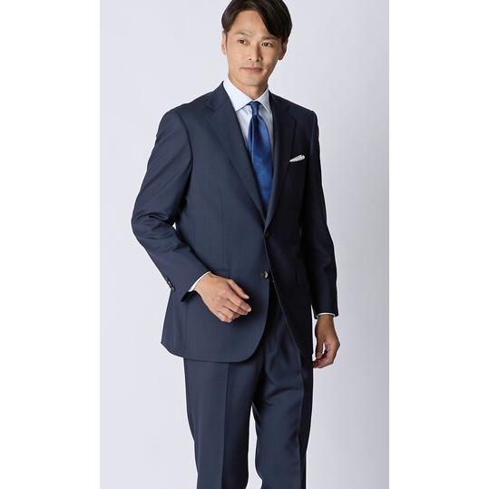 【洋服の青山】ウール100% プレミアム スーツ メンズ スリム 秋冬 ネイビー 紺 ストライプ 2ボタン 総裏 サイドベンツ ワンタック 吸湿裏地 静電気抑制の画像