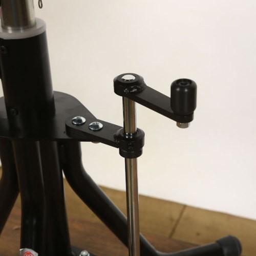 作業台：八木光手動式手入れ作業台 B型 (天板ゴム張り) *資材 : 遊恵