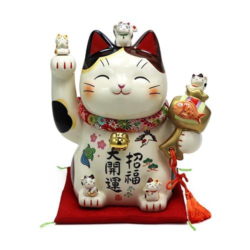 招き猫 置物 おしゃれ 彩絵招福大開運 招き猫 ちりめん首輪7 5号 木札にお好きな言葉を毛筆でお書きします Emkcg 7454 長生堂 通販 Yahoo ショッピング