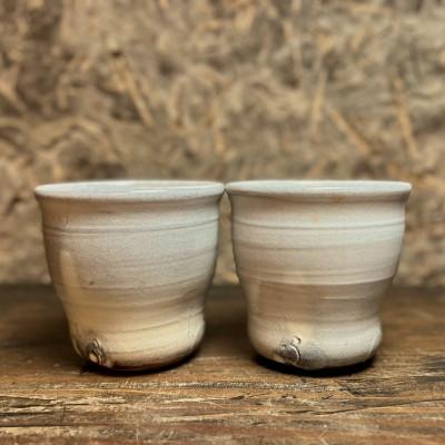 ふるさと納税 唐津市 【唐津焼　炎向窯】粉引絵唐津焼酎カップ2個セット　打越一彦作(定番品) |  | 01