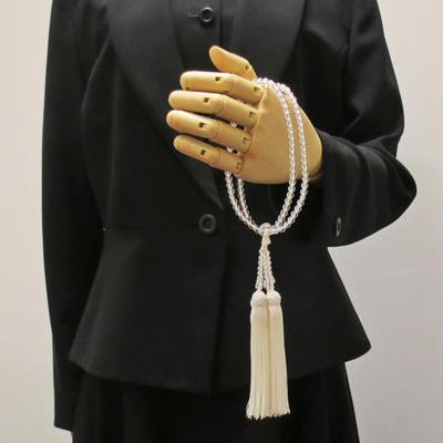 ふるさと納税 北名古屋市 数珠女性用　二輪数珠　水晶8寸　正絹白房　桐箱入 |  | 03