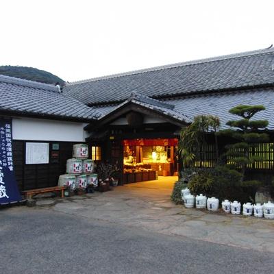 ふるさと納税 佐世保市 麦焼酎一升瓶飲みくらべ3本セット |  | 02