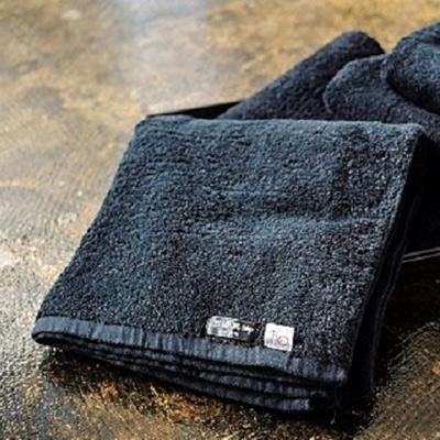 ふるさと納税 泉南市 ●正統の黒 深黒バスタオル 艶やかな乳白ピマフェイスタオルセット