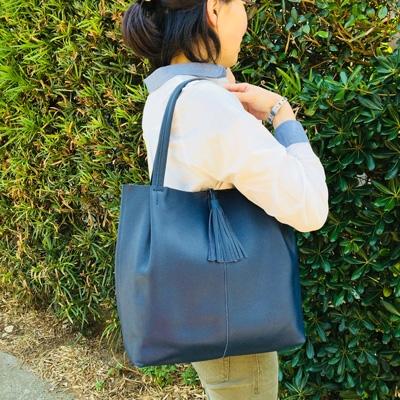 ふるさと納税 旭市 日本製 軽い牛革タッセルトートバッグ (ネイビー)