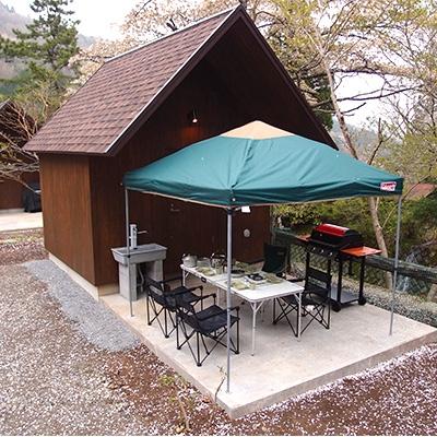 ふるさと納税 南足柄市 キャビンサイト デイキャンプ1日利用券(1棟 5名様まで)