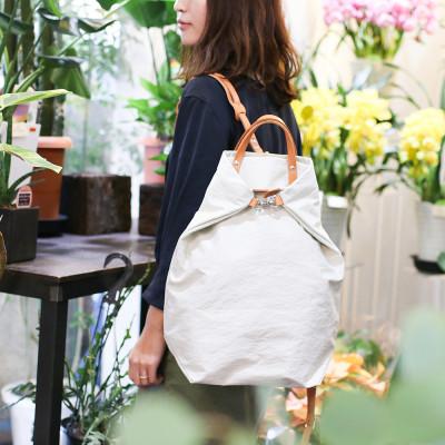 ふるさと納税 豊岡市 豊岡鞄 リュック キナリ TUTUMU books (S2100 24-153)