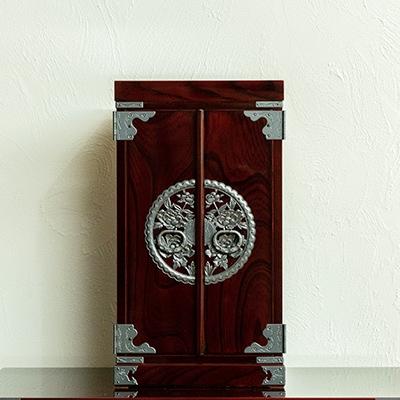 ふるさと納税 利府町 仙台箪笥 仙台厨子 二枚扉 木地呂漆塗り KM-22D