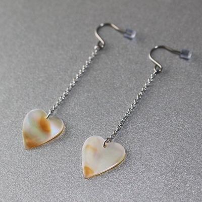 ふるさと納税 志摩市 貝のピアス[ハート:マベ]
