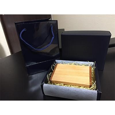 ふるさと納税 岸和田市 ネームイラストのオリジナル彫刻加工可能!岸和田市産 檜の名刺入れ