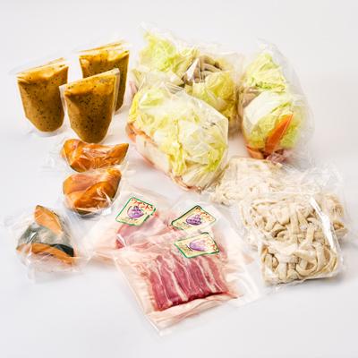ふるさと納税 山梨市 【ほうとう味比べ大会3連覇・殿堂入り】黄金ほうとうフルセット3人前(ほうとう蔵 歩成) |  | 01