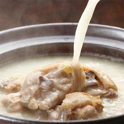 ふるさと納税 直方市 【直方市】 博多若杉牛もつ(4〜5人前)鍋醤油味(麺付)と水炊き(4〜5人前)贅沢鍋セット |  | 03